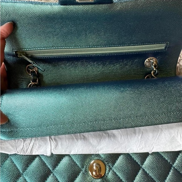 SOLD Classic Medium Flap 22P Iridescent Green Quilted Caviar light GHW! Unused! - Picture 6 of 15
